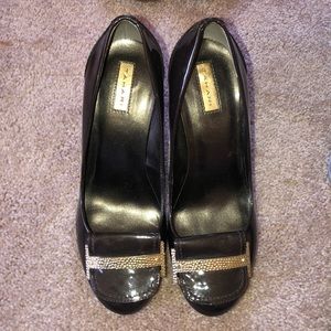 Tahari brown patent leather with gold - Size 7
